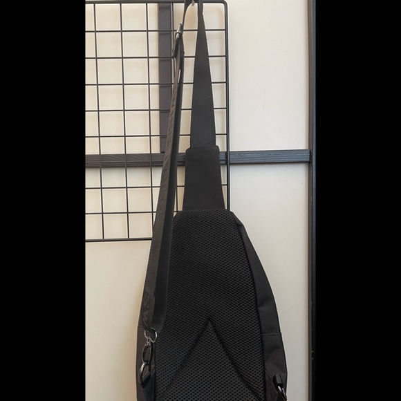 Crossbody with adjustable straps - Picture 2 of 7